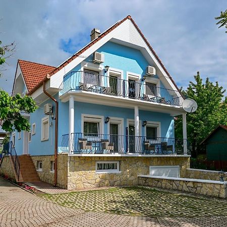 Kek Laguna Vendeghaz Balatonfured Bagian luar foto
